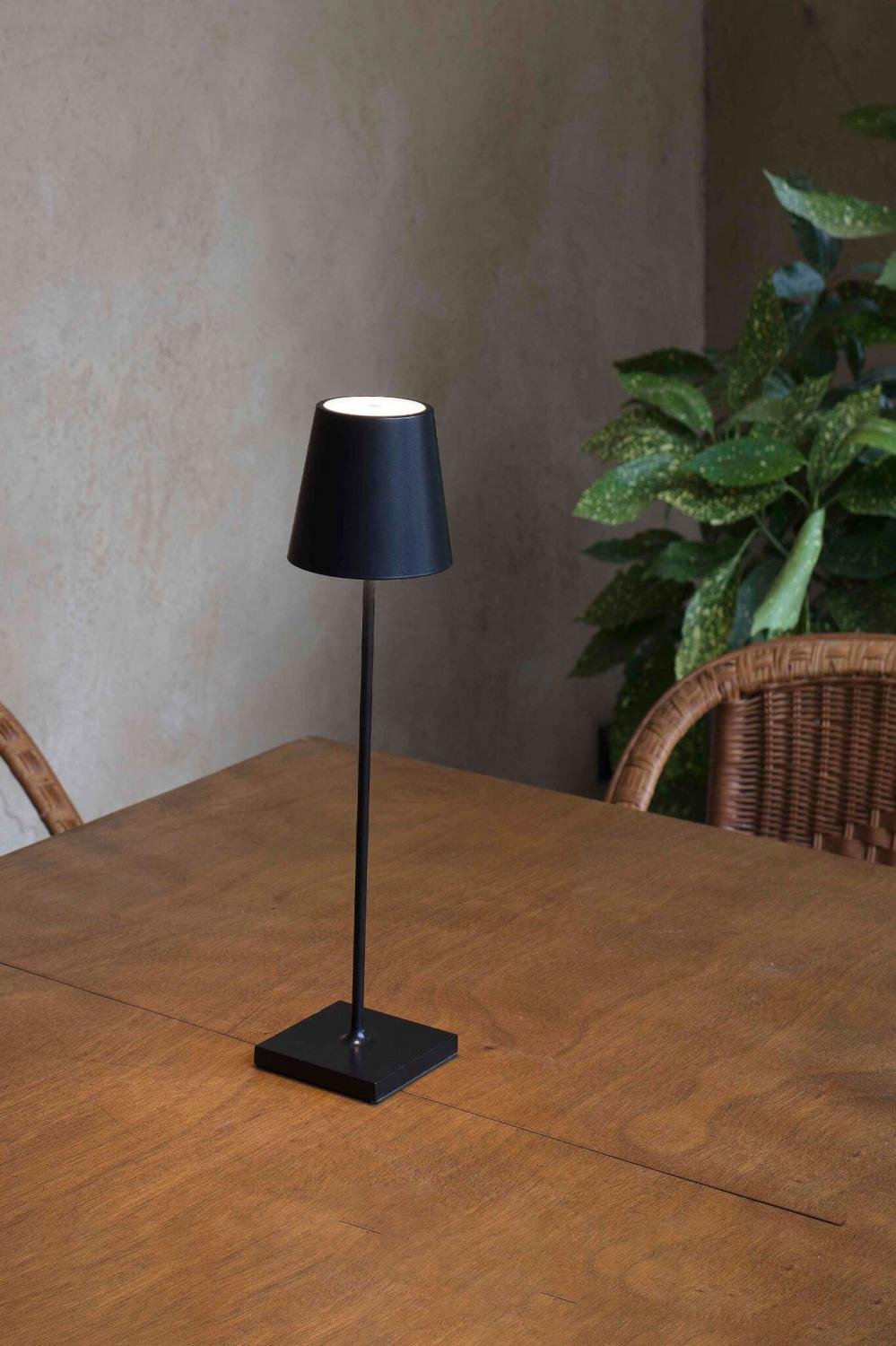 TOC 380 černá přenosná stolní lampa - FARO