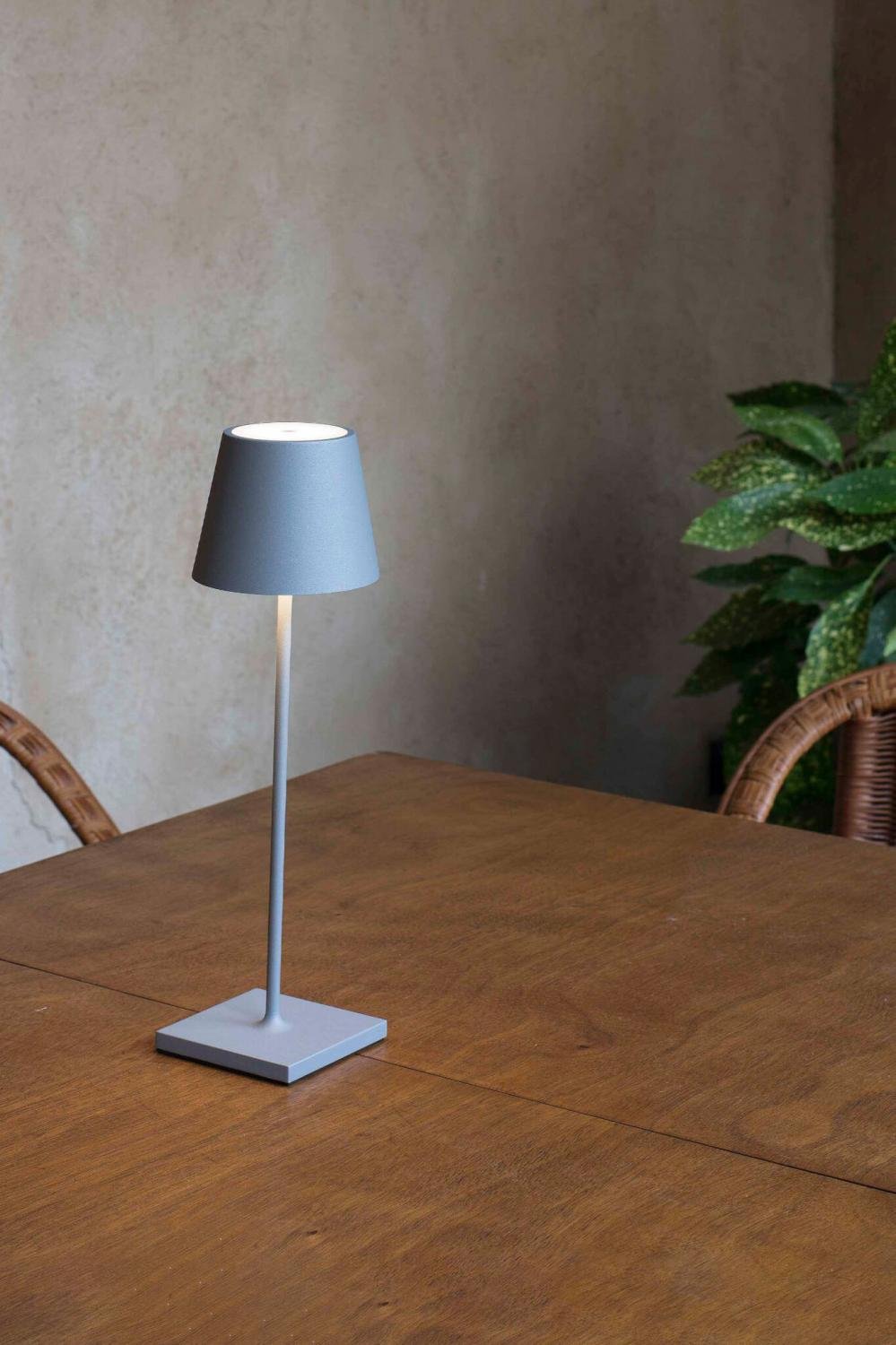 TOC 380 šedá přenosná stolní lampa - FARO