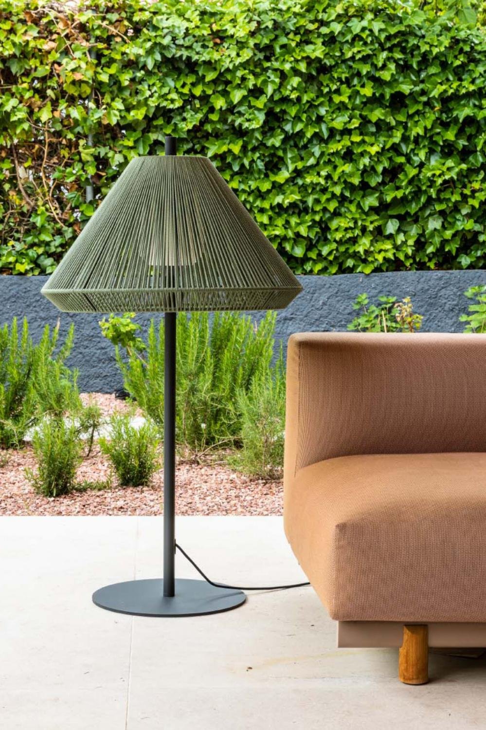 Levně SAIGON OUT C70 stojací lampa, olivová zelená 1M - FARO