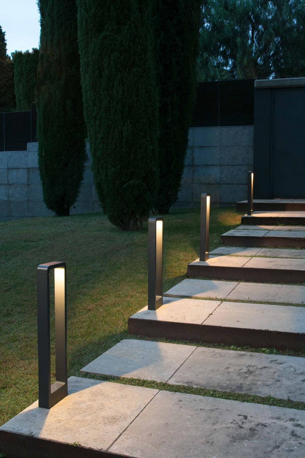 DAS 650 sloupková lampa, tmavě šedá - FARO