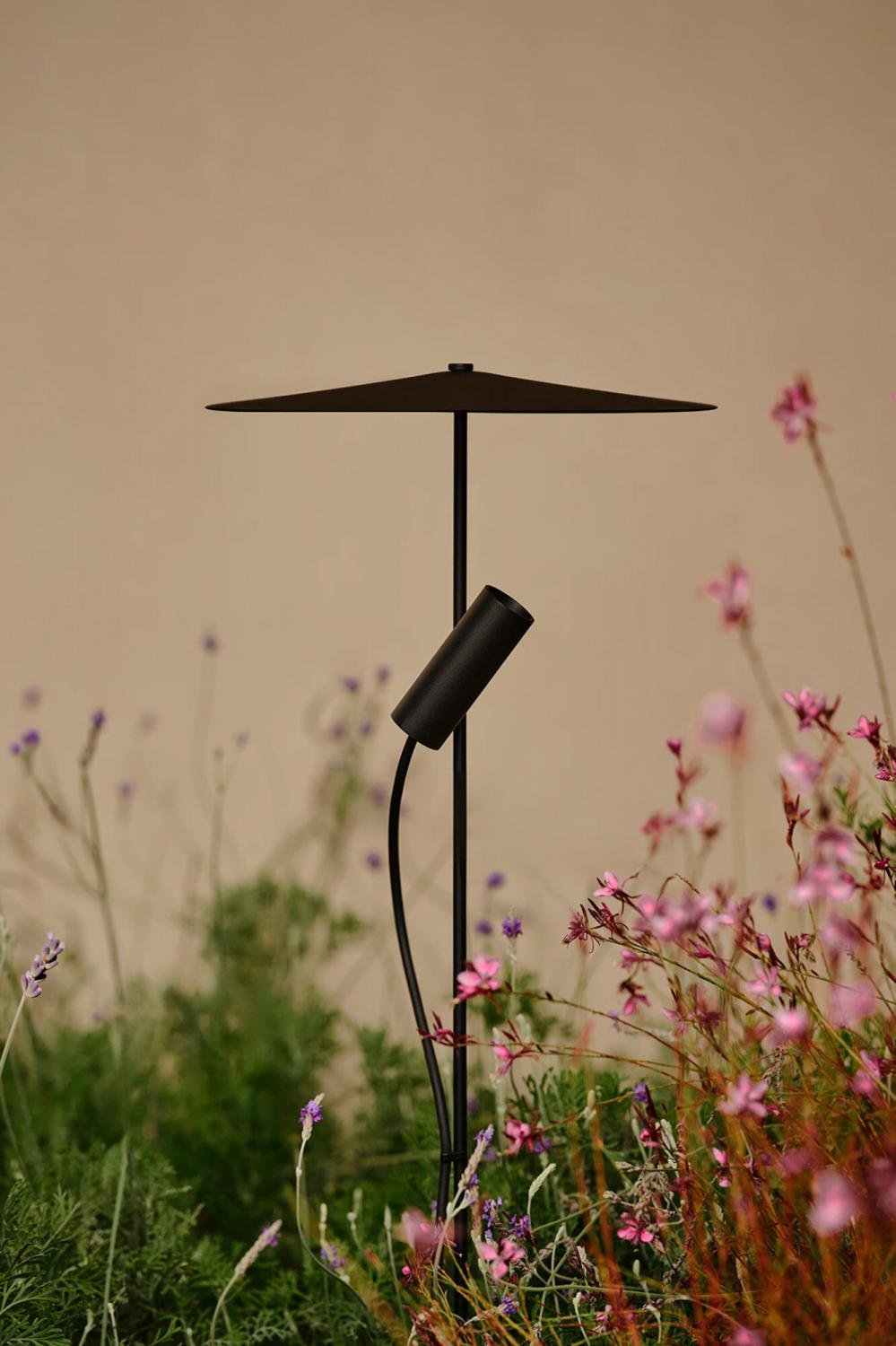 Levně CLAP 630 lampa se zápichem, černá 6W 3000K 38st. se stínítkem 24V - FARO