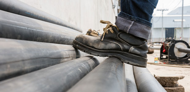 Pracovná a bezpečnostná obuv – poznáte rozdiel?