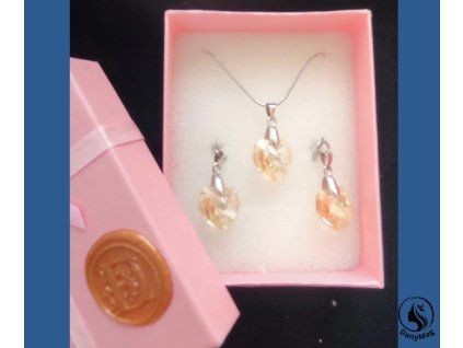 Souprava - náušnice, řetízek.