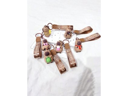 privesok-na-kluce-kapybara--nahodny-motiv-