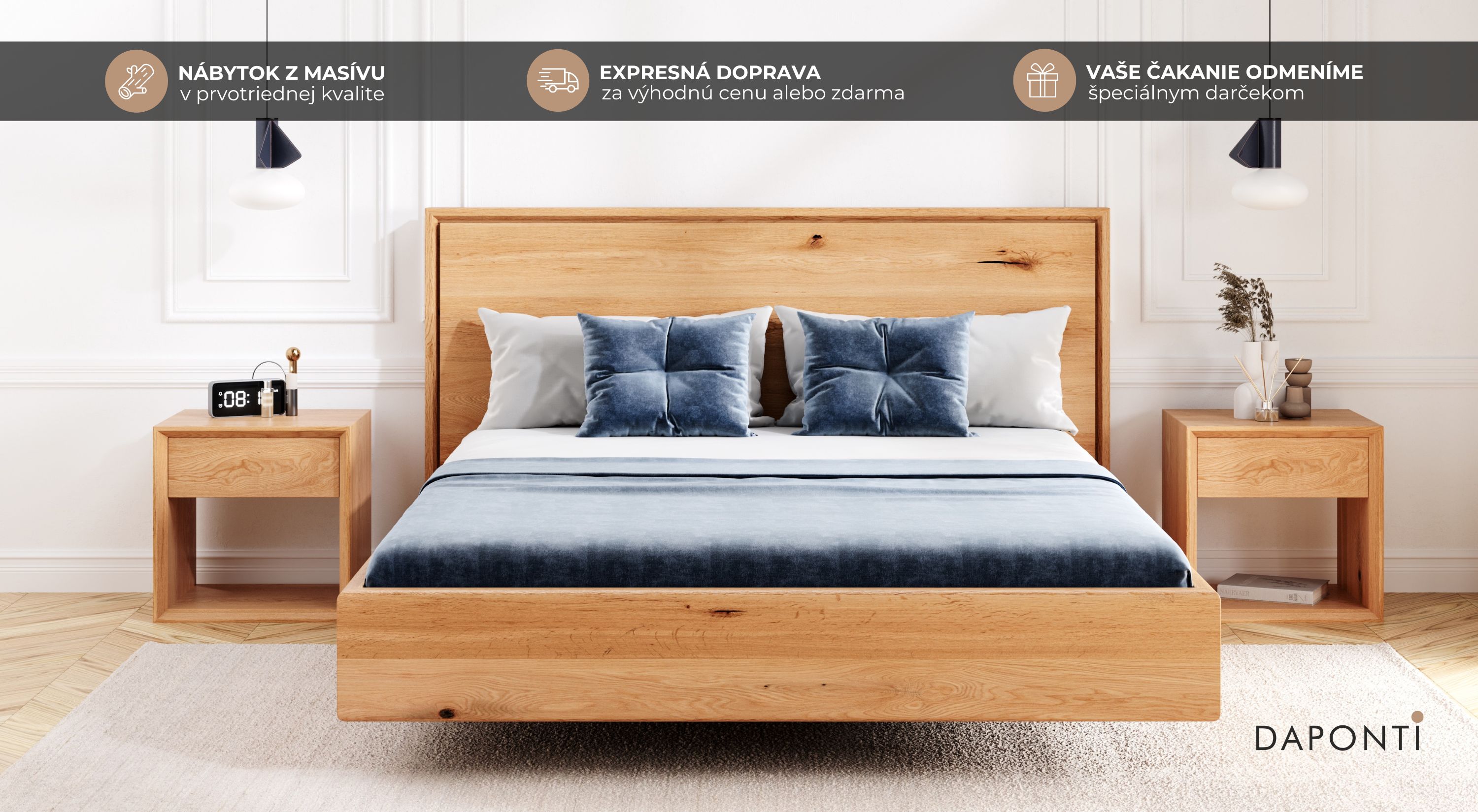 Levitujúca manželská posteľ z masívneho dubového dreva, vedľa postele sa nachádzajú drevené nočné stolíky