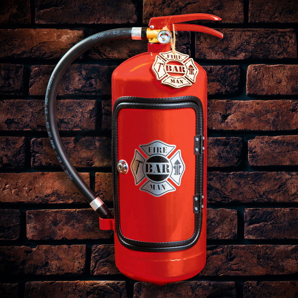 Feuerlöscher Bar: Rot und Schwarz | Inkl. einer Flasche in Tschechische  Republik