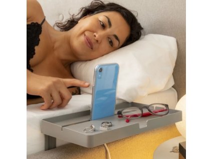 Bocna policka na postel