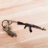 Klucenka AK-47 – kovovy privesok v tvare samopalu