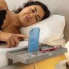 Policka na postel – bocny stolik na mobil a tablet