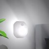 Senzorova LED lampa so snimacom pohybu s magnetom na stenu