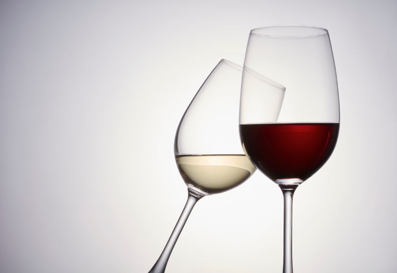 Skutočný rozdiel medzi bielym a červeným vínom