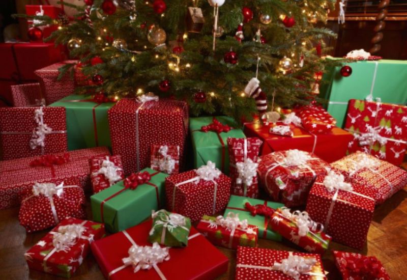 Neviete čo darovať blízkemu na Vianoce? Vsaďte na darčekové fľaše s venovaním