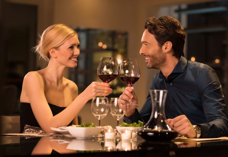 Romantická večera s personalizovaným vínom, ktoré za vás povie ľúbim ťa