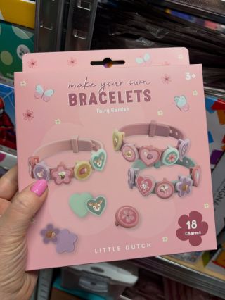 Little Dutch Náramky 18-dielna sada umožní vašej parádnici vyrobiť si 3 náramky, ktoré je možné s pomocou nasadzovacích...