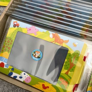 KÚZELNÁ TABUĽKA, ktorá zabaví malé ručičky 🤗 Kresli, píš, počítaj, tvor… a potom jednoducho zmaž a začni odznova! Skvelá...