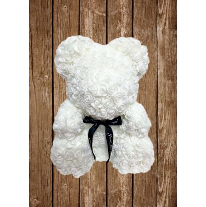 velky macko z penovych ruzi biely