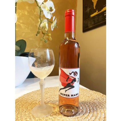 darcekove vino s napisom super mama