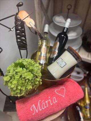 ❤️ Všetkým Máriám prajeme veľa radosti, lásky a splnených želaní! #meniny #maria #darcek #radost #darcekovapredajna #dardekor