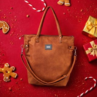 TAK CO? BUDE POD STROMEČKEM? 🩷 DEJ FOLLOW NAŠEMU PROFILU a sleduj více ze zákulisí 👉 #kabelka #zena #vanoce...