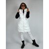Bílá dlouhá teplá prošívaná vesta s kapucí a kožíškem 48041