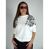 Bílý svetr s netopýřím střihem a výšivkou
