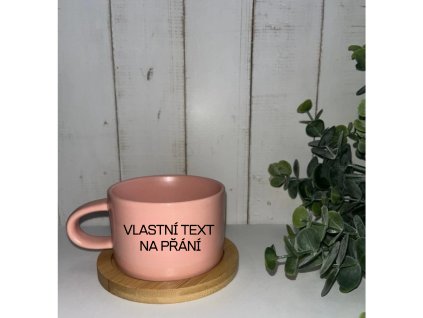 Hrnek Makronka růžová (levá strana)