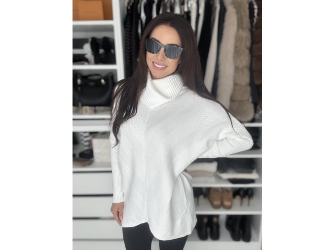 Oversize svetr s rolákem ,,Sia,, bílý