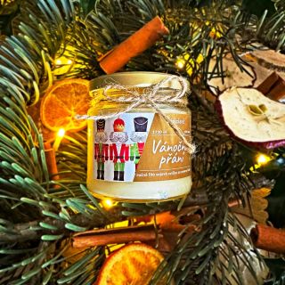 Vánoční přání ☺️I když třeba nanasněží, po zapálení svíčky Vánoční přání se budete cítit jako ve vánočním království....