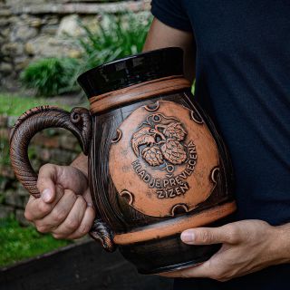 Hledáte inspiraci s výběrem dárku pro vašeho partnera, tatínka nebo dědečka? Například tímto keramickým džbánem uděláte...