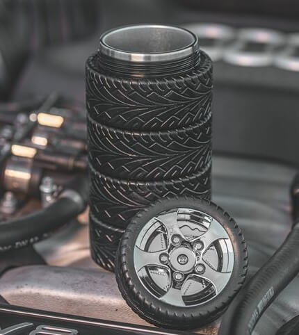 Termo hrnek pneumatiky