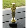 Trofej pro absolventky
