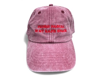 DARK CAP - kšiltovka PEDRO PASCAL IS MY SAFE SPACE / ČERVENÁ WASHED