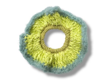 CARAMBOL TEXTURES háčkovaná scrunchie gumička - LIME IN SNOW