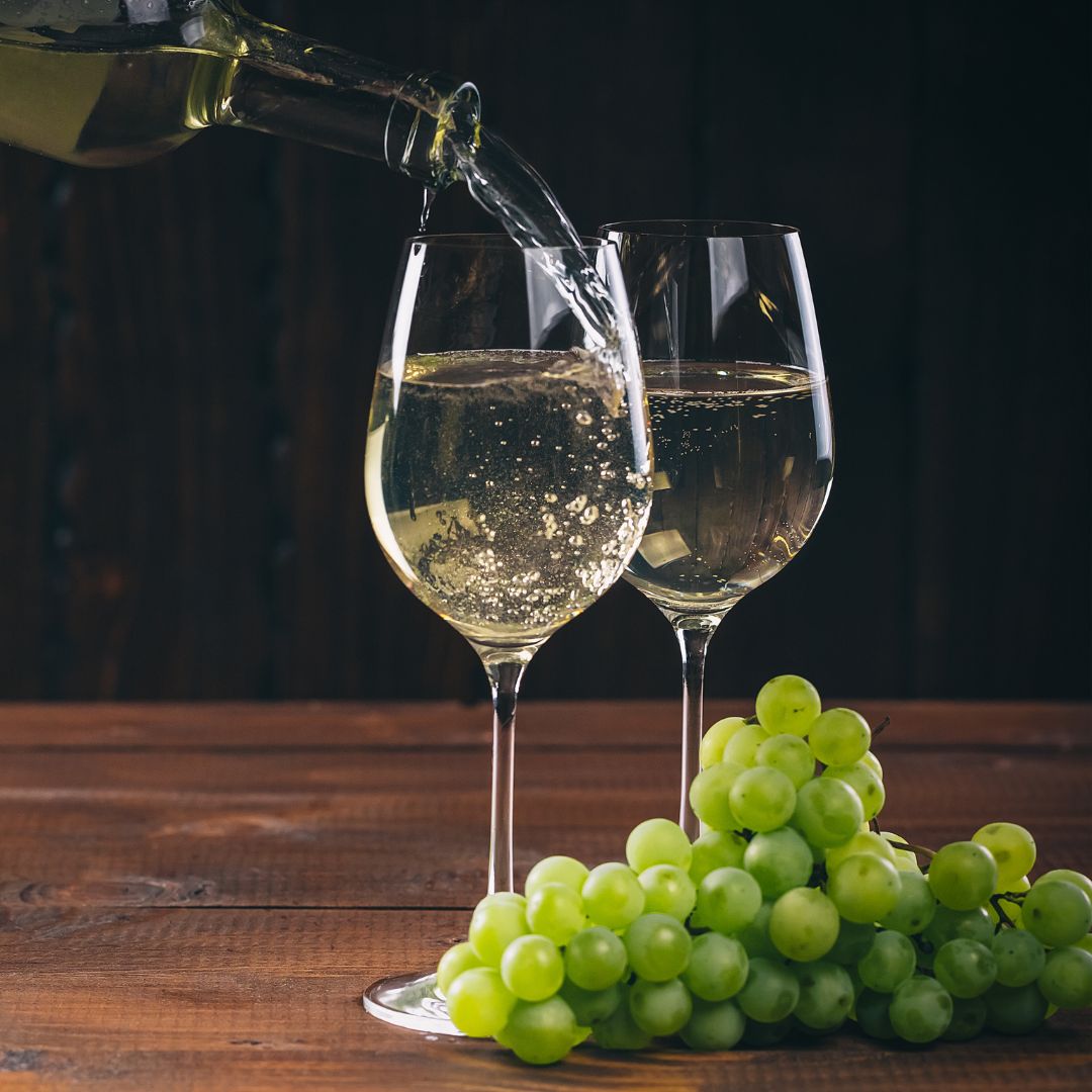 Vinné sklenice s vygravírovaným designem