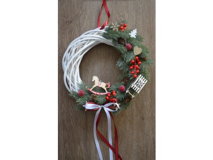 Proutěný vánoční a zimní věnec - bílý s koníkem Veselé Vánoce