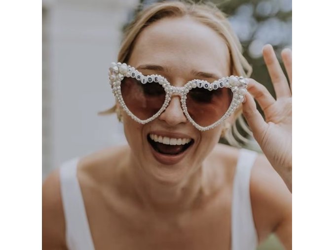 Stylové srdcové brýle pro nevěstu – Bride to Be