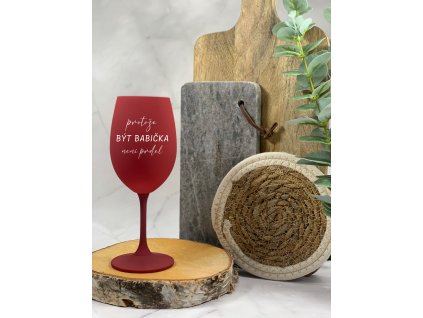 1 sklo bordó protože být babička není prdel