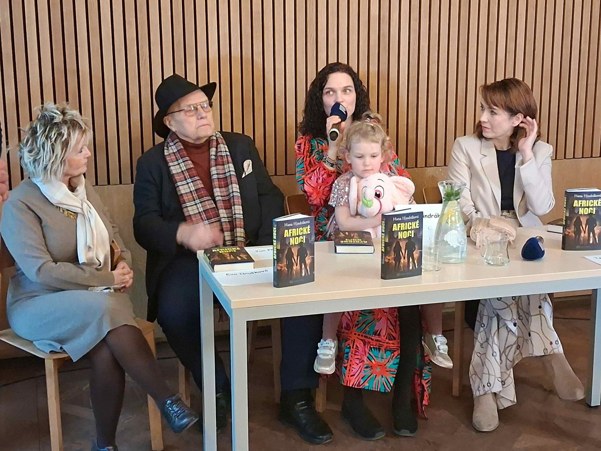 Když se dovolená v Keni změní v noční můru: Hana Hindráková a její nová kniha o Africe podle skutečných událostí