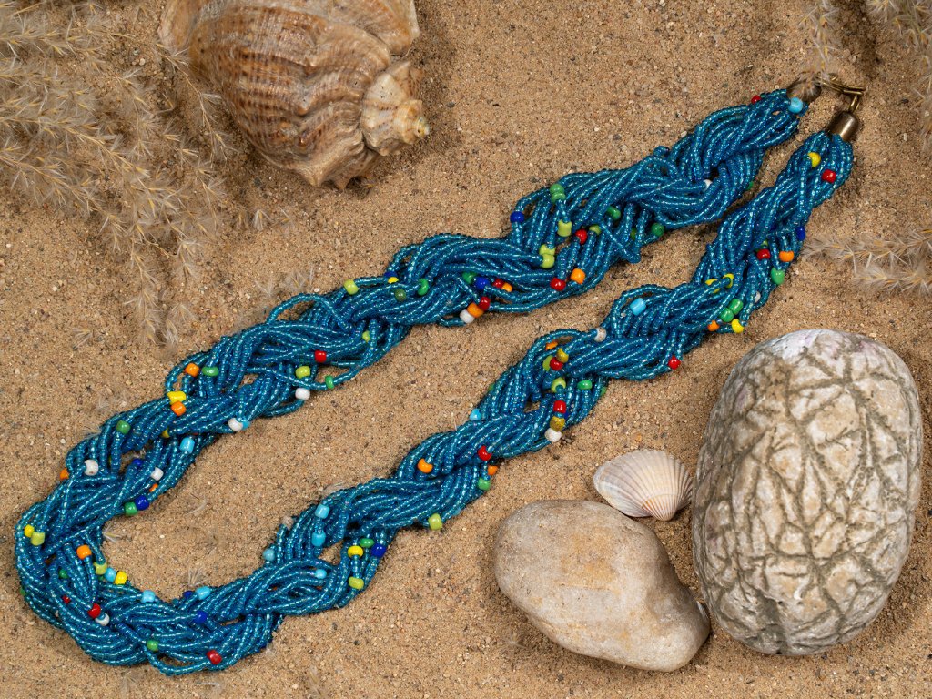 Africký modrý korálkový náhrdelník