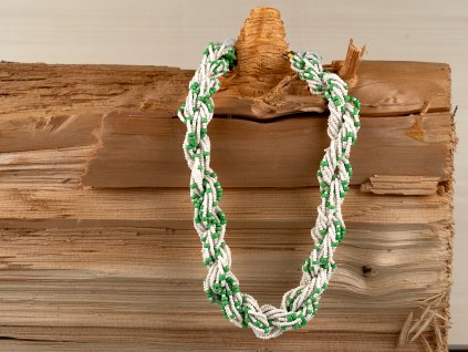 Africký bílý korálkový náhrdelník