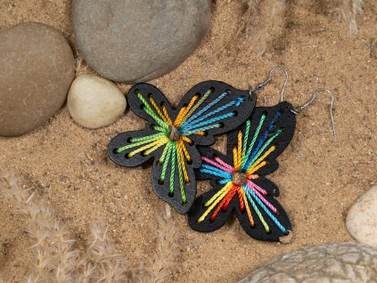 Africké dřevěné náušnice Motýl