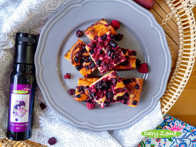 Bublanina s lesními plody a ostružinovým olejem