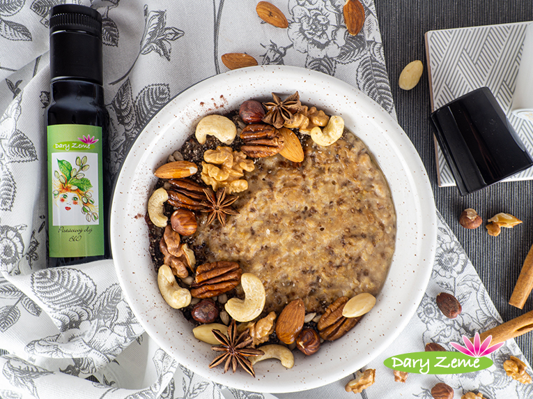 Ovesná kaše s ořechy a pistáciovým olejem