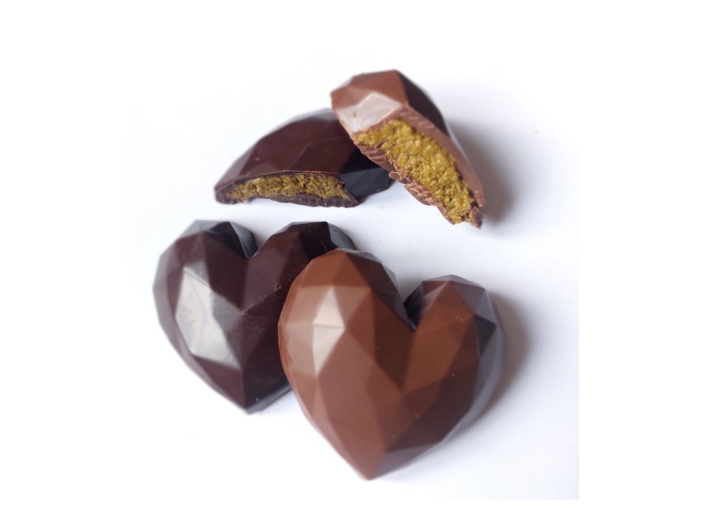 Čokoládové srdce plněné pistáciovým kréme s kadayif - hořké