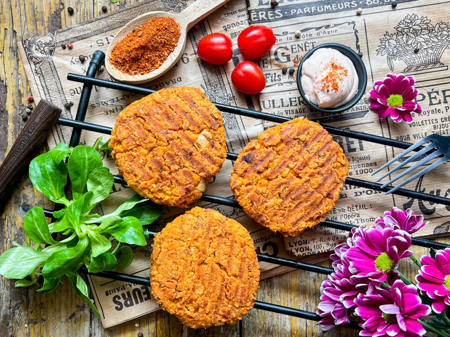 Vege burger na gril z tofu a cizrny