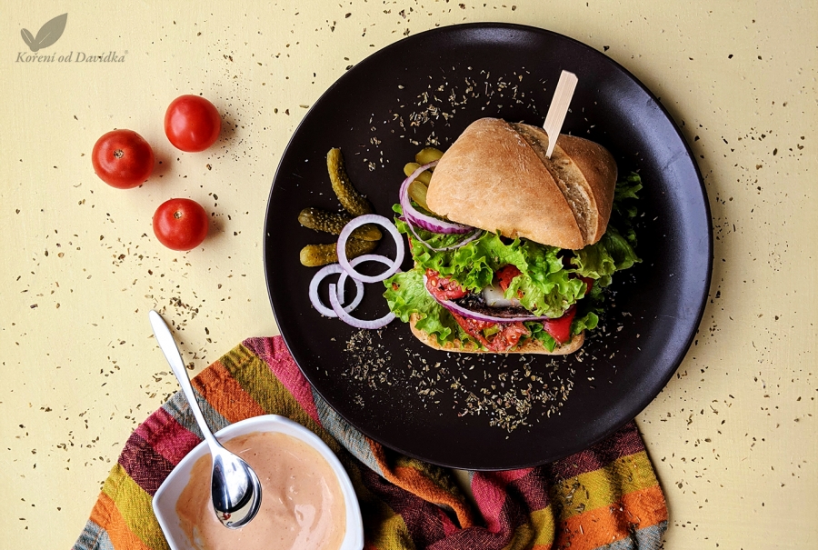 Provensálský hamburger s ovčím sýrem