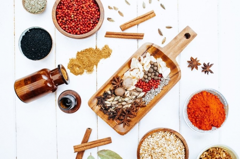 PROČ SE VYPLATÍ POŘÍDIT SI NAŠE KOŘENÍCÍ SMĚSI