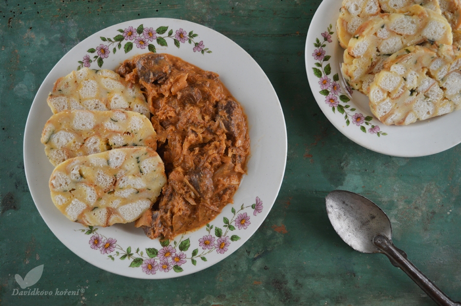 Segedínský guláš z jehněčího masa s Arménskou adžikou