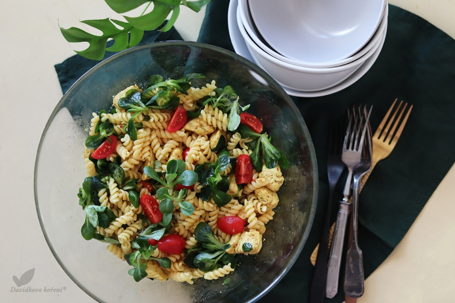 Rychlý těstovinový salát s kuřecím masem