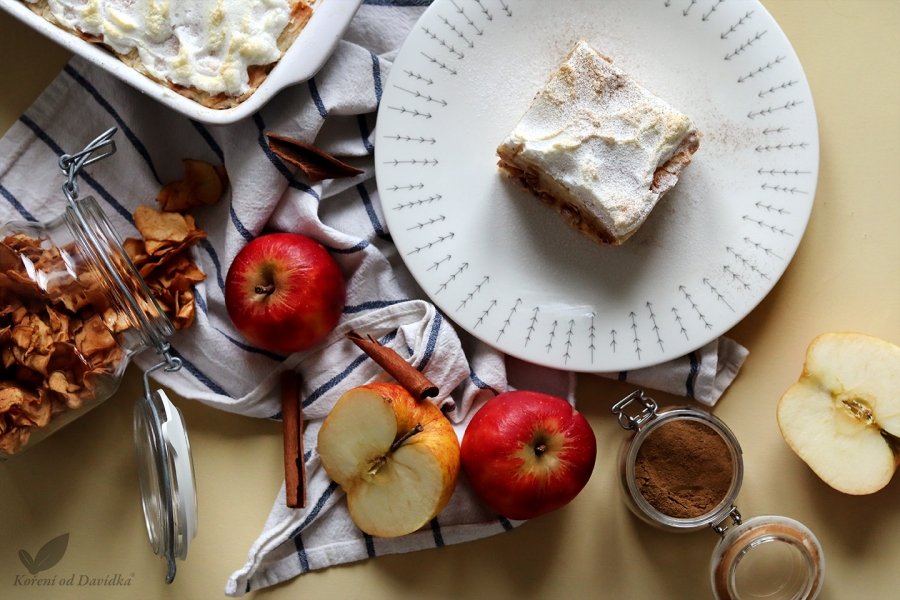 Tradiční jablečná žemlovka
